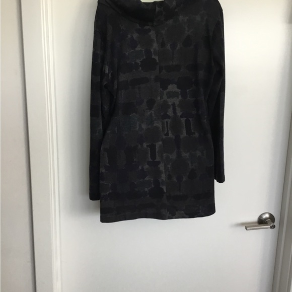 Nomadic Traders. Long Sleeve  Cowl Neck Sweatshirt Size Medium $35 - Picture 3 of 6